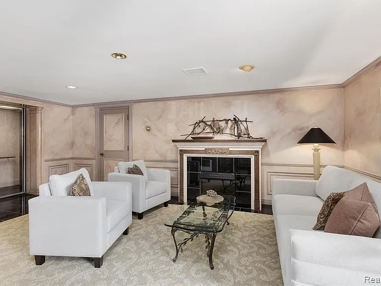 450 Oak Ave #100 — Photo 7