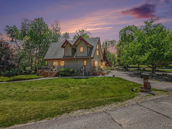 2000 Granada Ct, Weidman, MI 48893