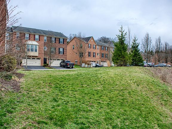 3rd image of 604 Edison Dr