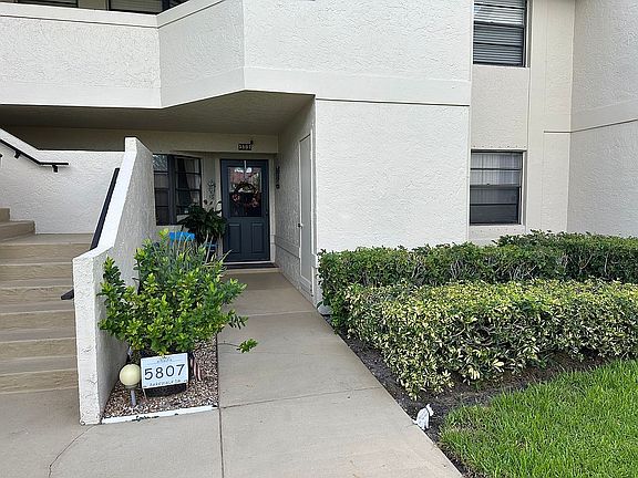 4th image of 5807 Parkwalk Dr