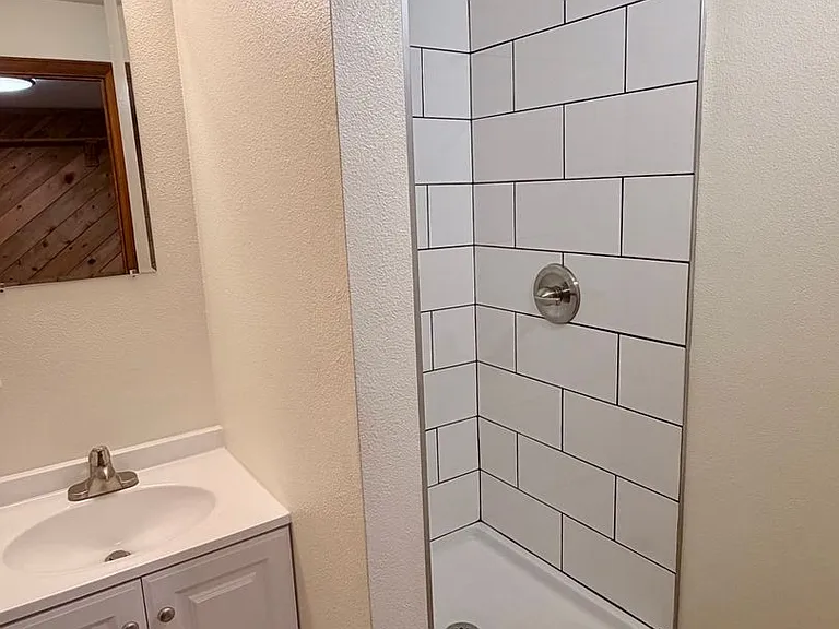 457 Pearl St — Photo 30