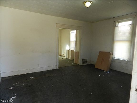 5th image of 192-194 N Martha Ave