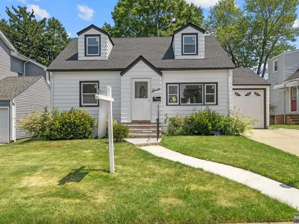 7 Surrey Ln, Clifton, NJ 07012