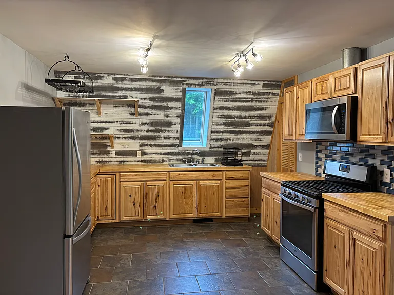 144 Alexander Ln — Photo 6