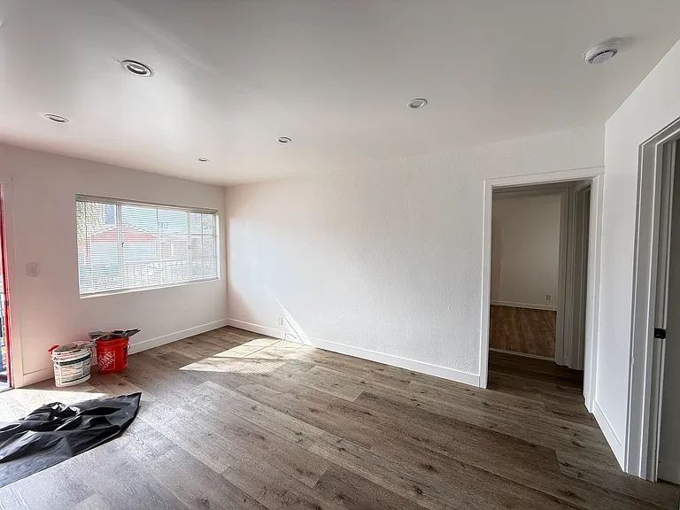 1575 W 207th St — Photo 3