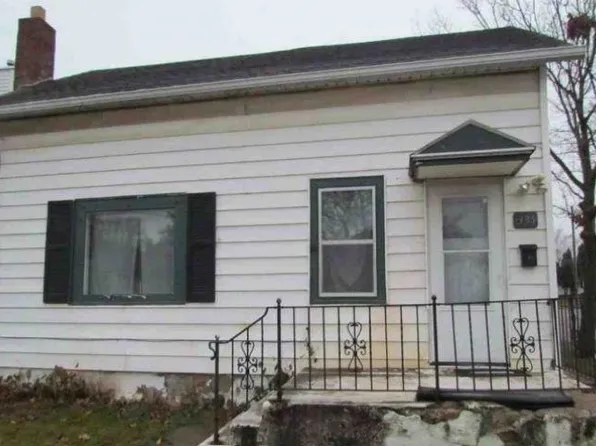 335 W Homer St, Freeport, IL 61032