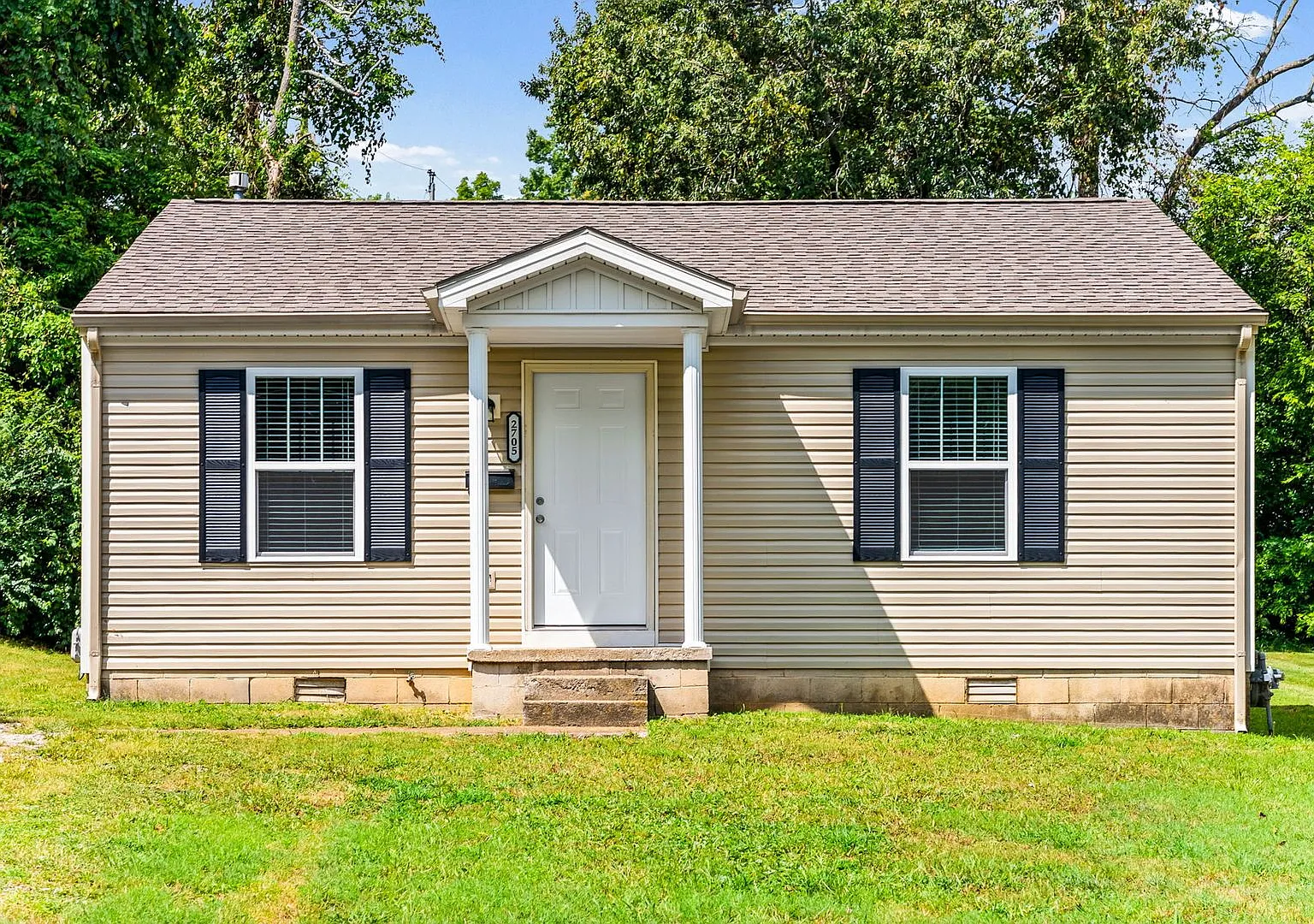 3 Bedroom / 1 Bathroom Home — Photo 1