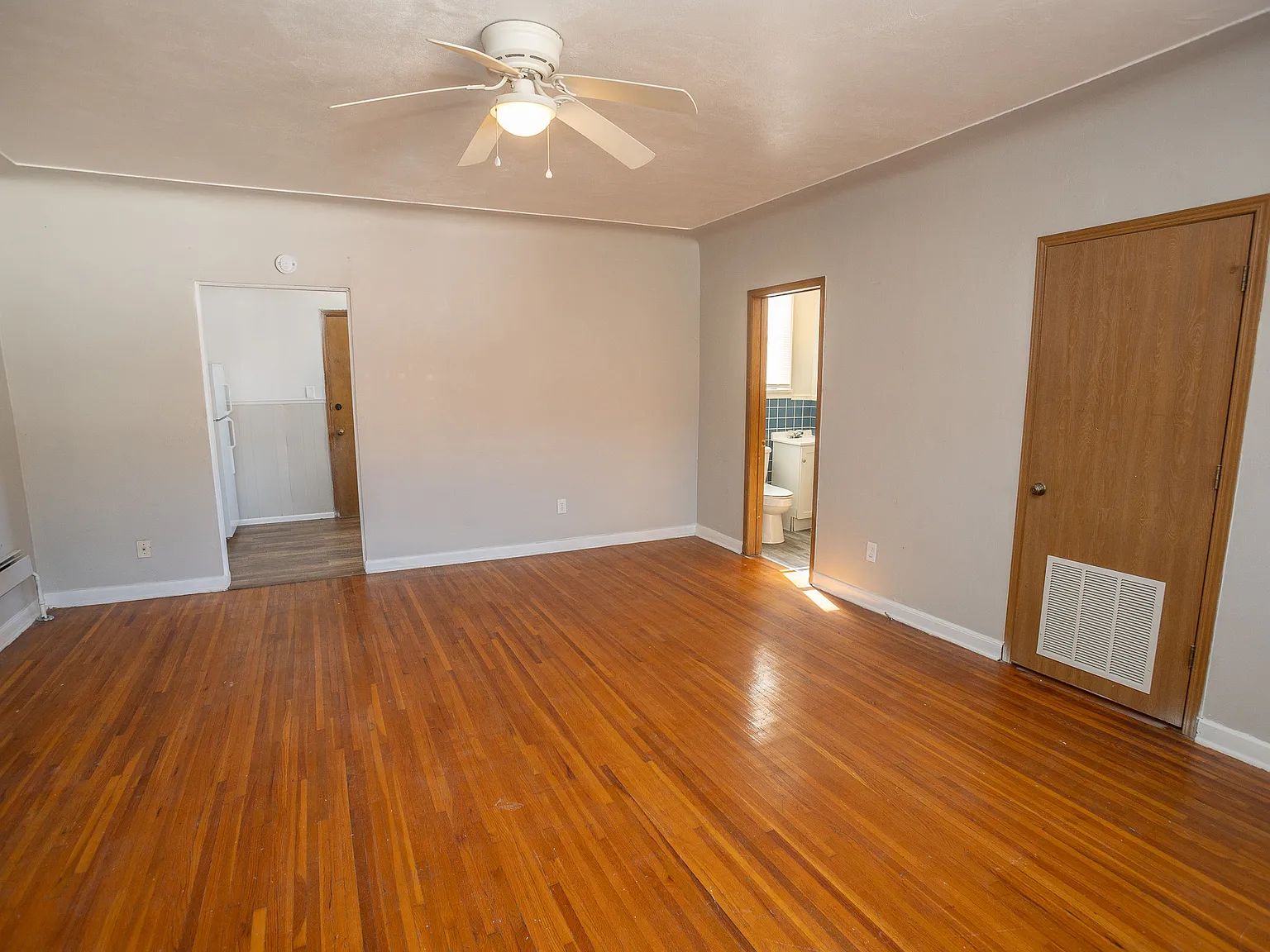 210 East Dunklin Street - A1 — Photo 4