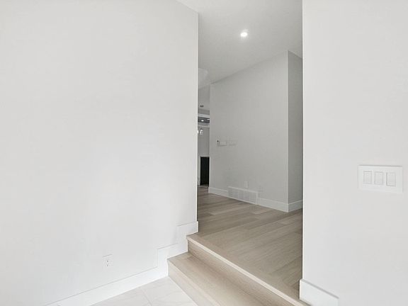 5th image of 3699 Hummingbird Way NW