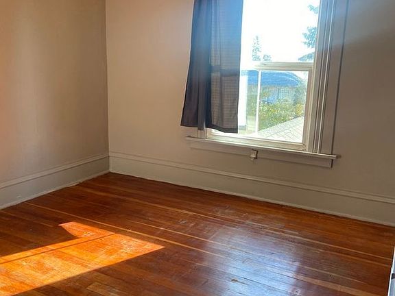 4th image of 4723 18th Ave NE Unit 7