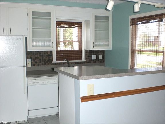 5th image of 303 Marion Dr