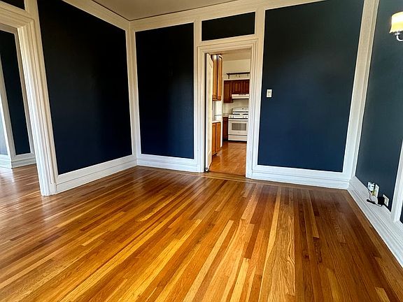 2nd image of 10 10th Ave APT 3