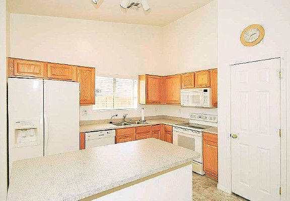 Kitchen with upgraded range, dishwasher 