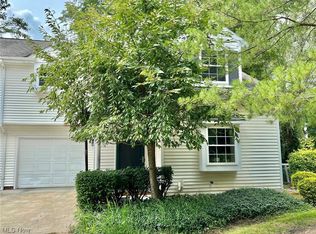 204 S Oval Dr, Chardon, OH 44024
