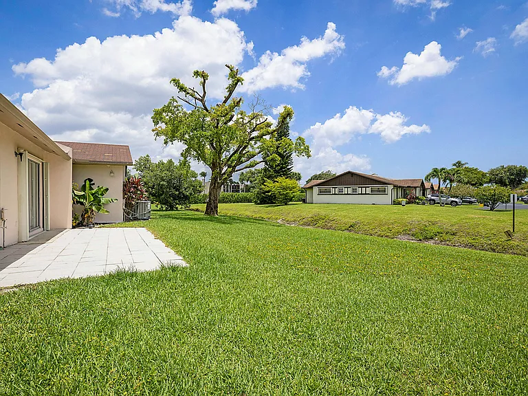 5241 Breadfruit Cir — Photo 45