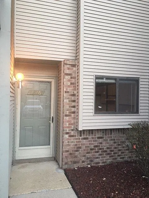 2 bed, 1028 sqft, $1,600 — Photo 2