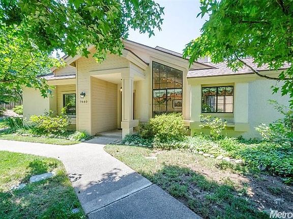 3rd image of 7440 Creekridge Ln