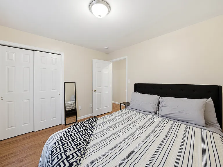 1049 Lafayette St #1A — Photo 14