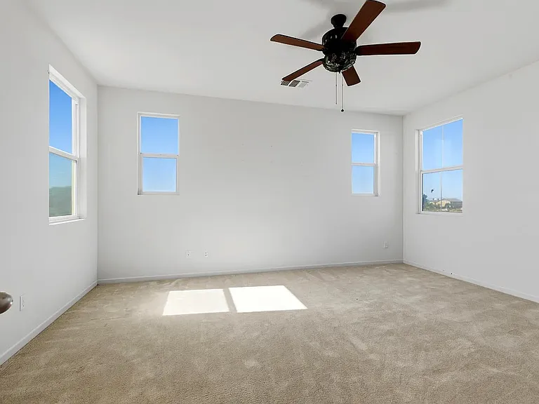 2260 Gallery Dr — Photo 17