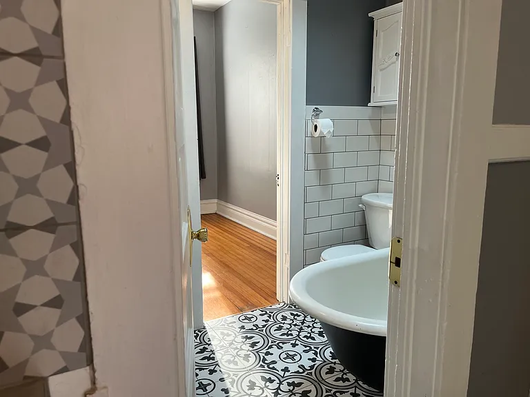 704 S Logan St — Photo 8
