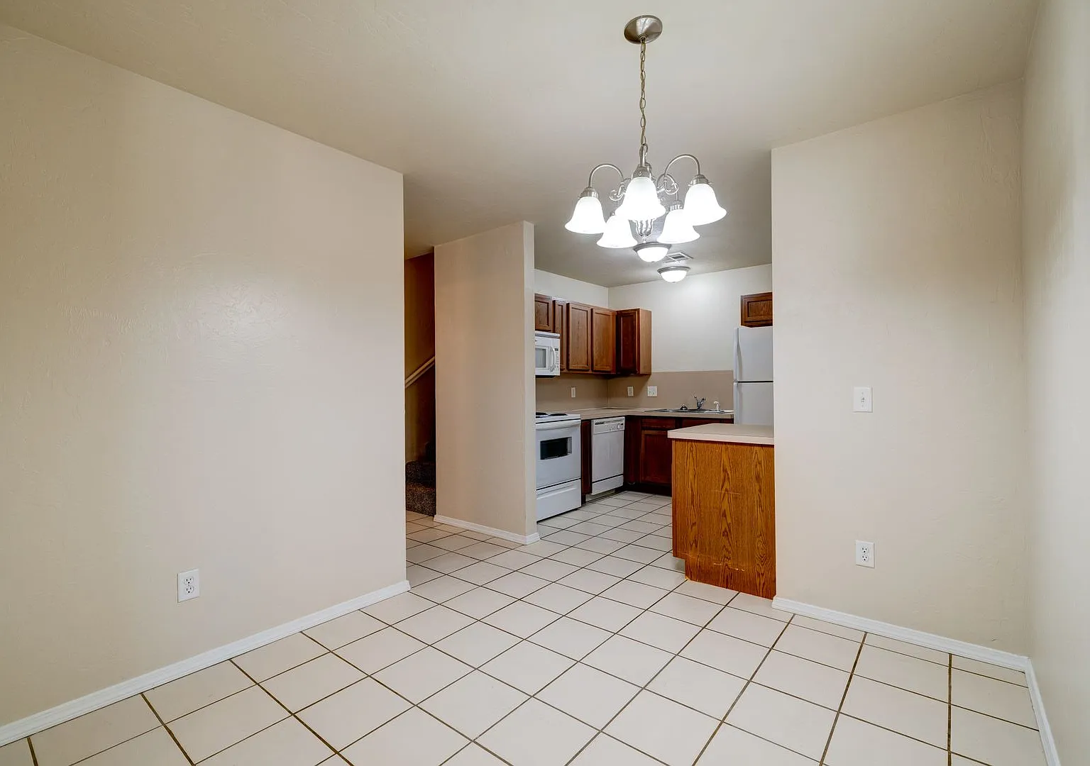 3 Bedroom 2 Bathroom Duplex - Mustang School District — Photo 4