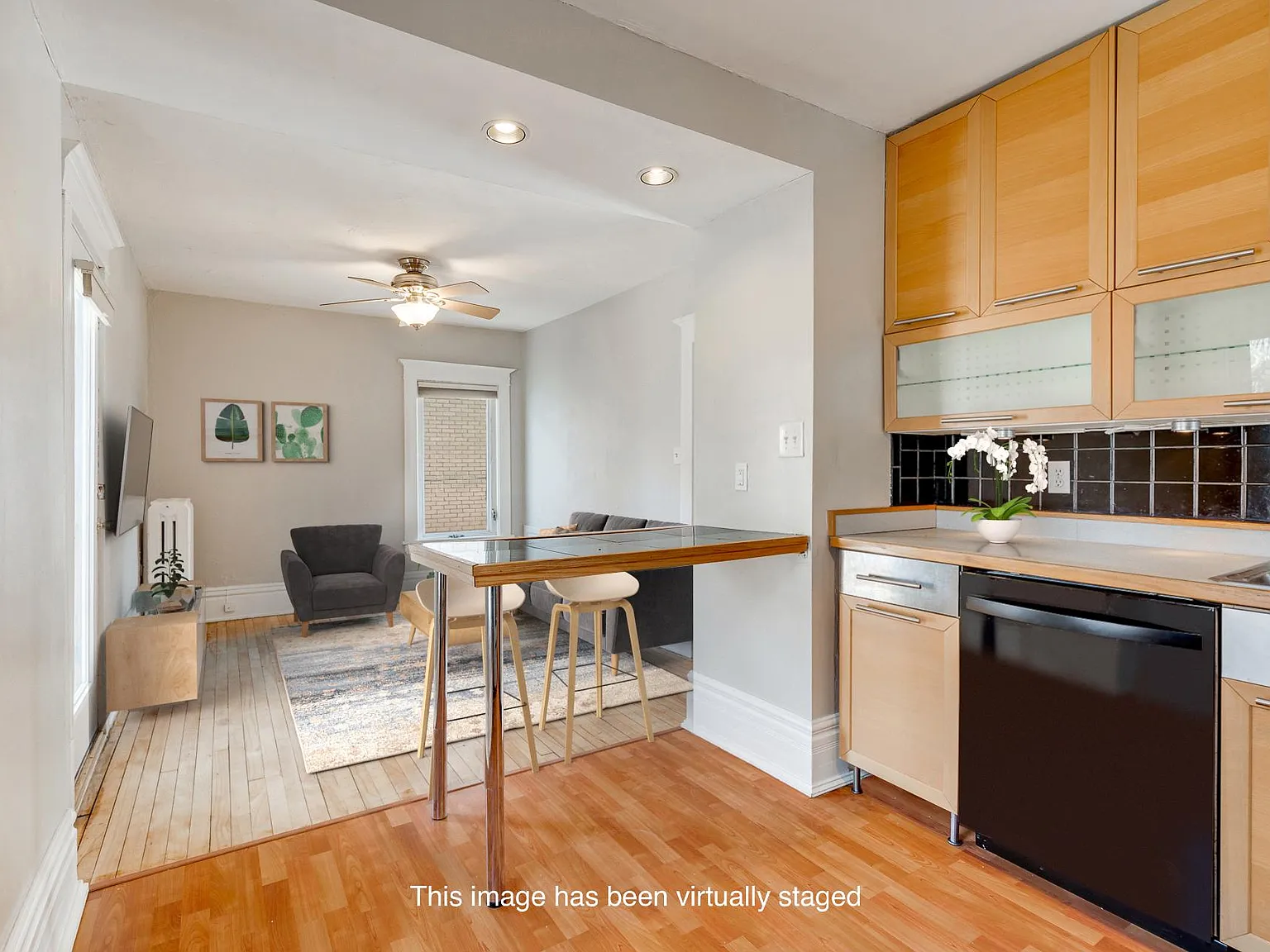 3 bed, 1.0 bath, 970 sqft, $1,800 — Photo 2