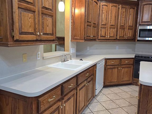4th image of 4812 Montrose Dr