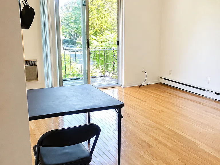 87 Cedar St #11 — Photo 2