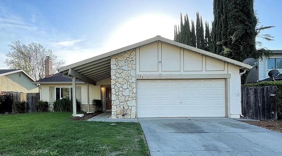1st image of 126 Clayton Cir