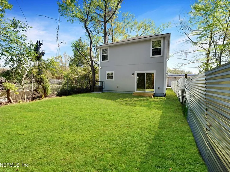 598 Florence St — Photo 10