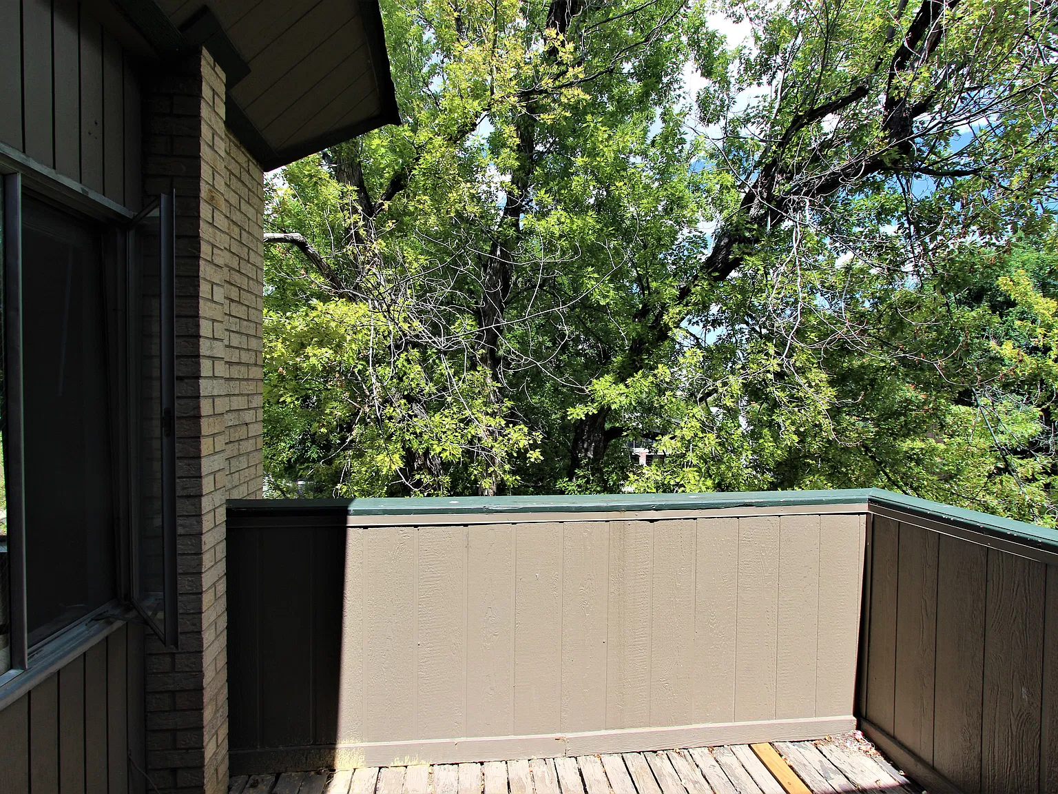 1138 Grandview Ave — Photo 2