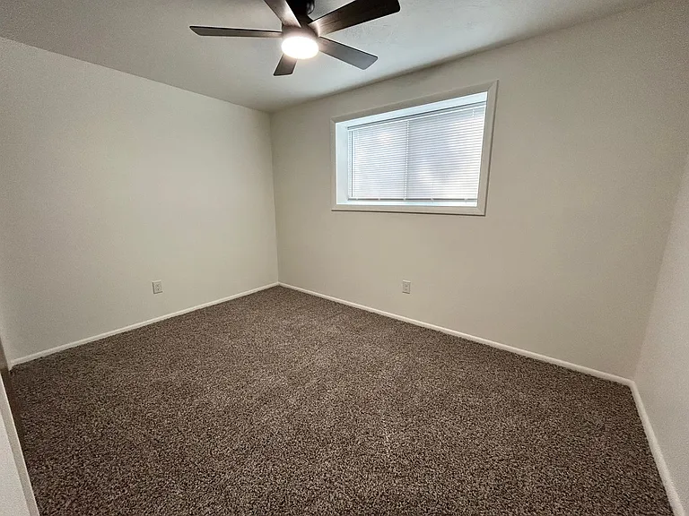 Cherry Lane - 423 - 425 — Photo 12