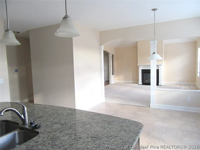 512 Rossendale Dr — Photo 14