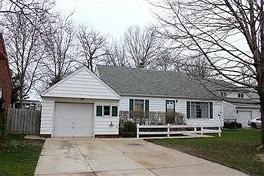 27261 Lake Shore Blvd photo 1