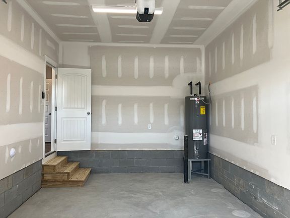 4th image of 703 Hilltop Rd