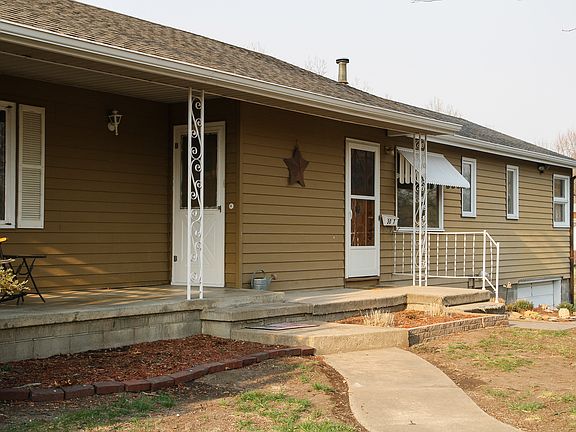2nd image of 307 Huntress St