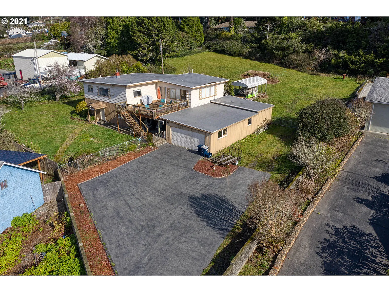 15835 S Highway 101 photo 1