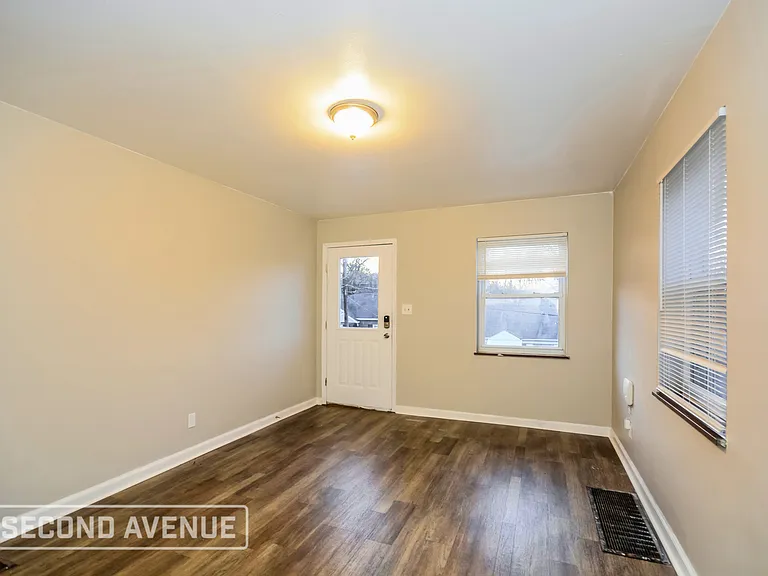 3052 Worthington Ave — Photo 3