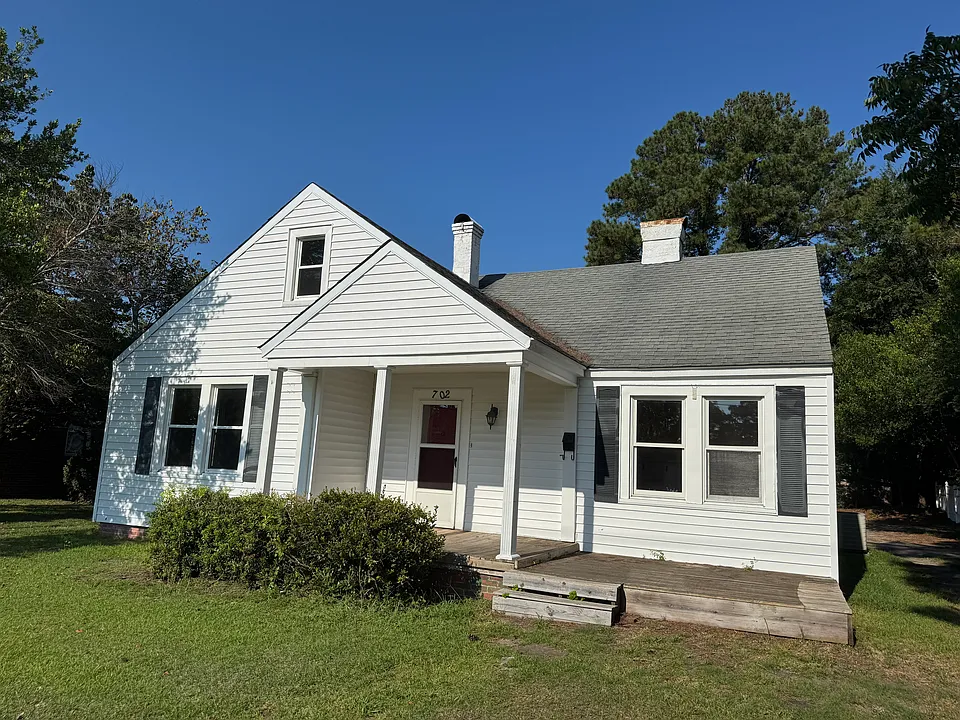 702 Nelson St
