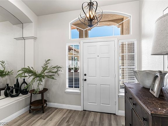 3rd image of 5925 N Campbell Rd