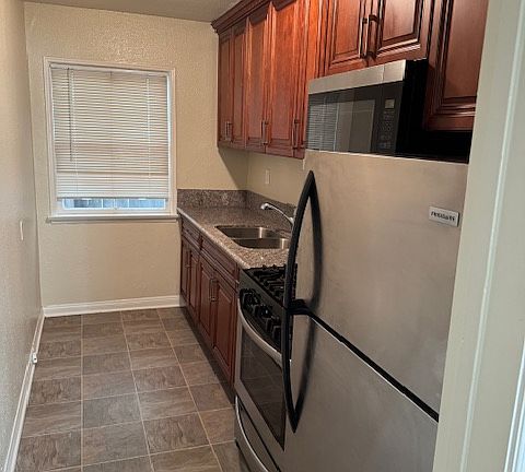 4th image of 1501 E 3rd St APT C