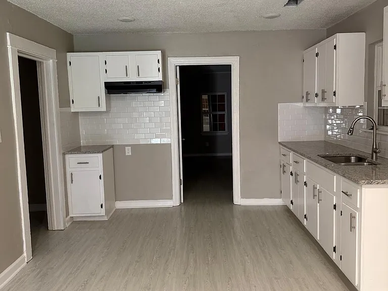 3354 Guernsey Ave — Photo 1