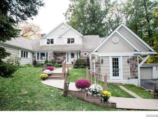 5389 Old Lake Shore Rd, Lake View, NY 14085