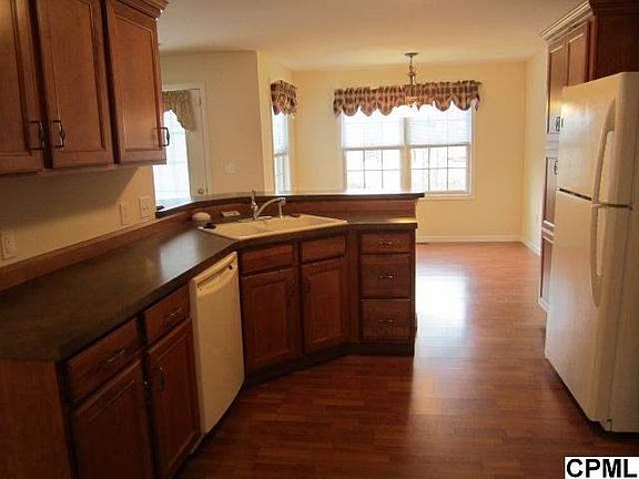 5th image of 830 Evergreen Dr