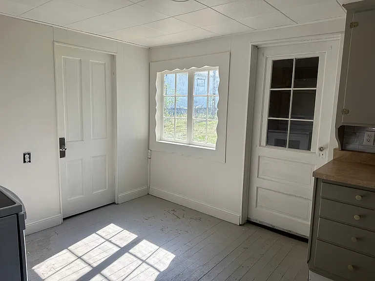105 S Nowlan Ave — Photo 3
