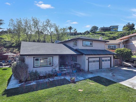 3rd image of 62 Caryl Ct