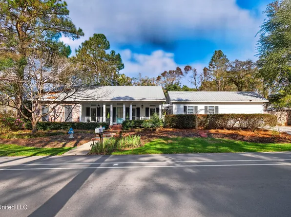 95522 Diamondhead Dr W, Diamondhead, MS 39525