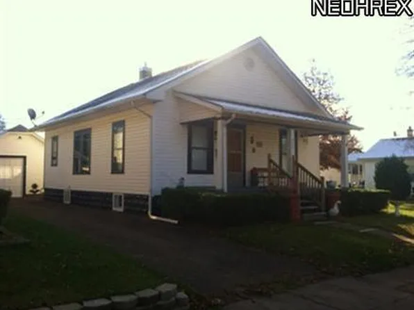 483 McKinley Ave, Newcomerstown, OH 43832