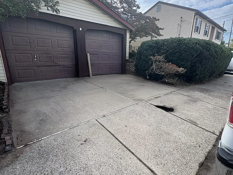 298 Farrant Ter — Photo 10