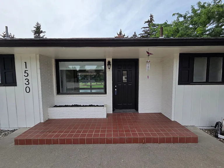 1530 Eastmont Ave — Photo 2